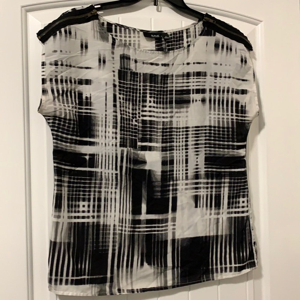 160) a.n.a Black White Gray Blouse Size M